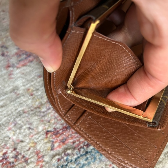 Louis Vuitton Kisslock Wallet - Picture 14 of 17